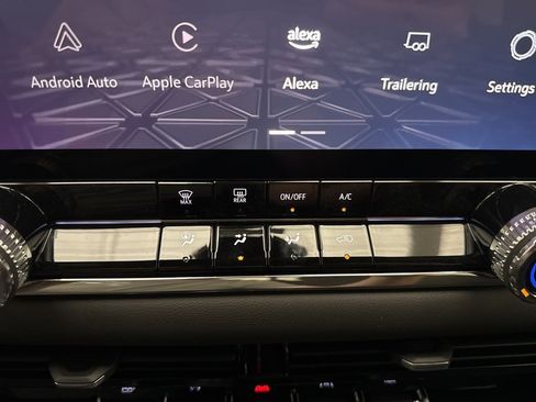 New 2025 GMC Canyon Elevation w/ Technology Package image 40