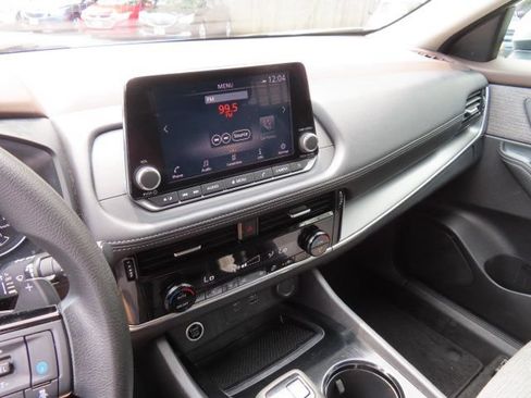 Used 2022 Nissan Rogue SV FWD image 24