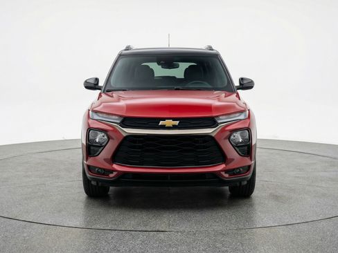 Used 2025 Chevrolet TrailBlazer LT FWD image 2