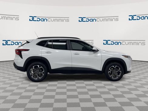 Used 2024 Chevrolet Trax LT w/ Driver Confidence Package FWD image 9