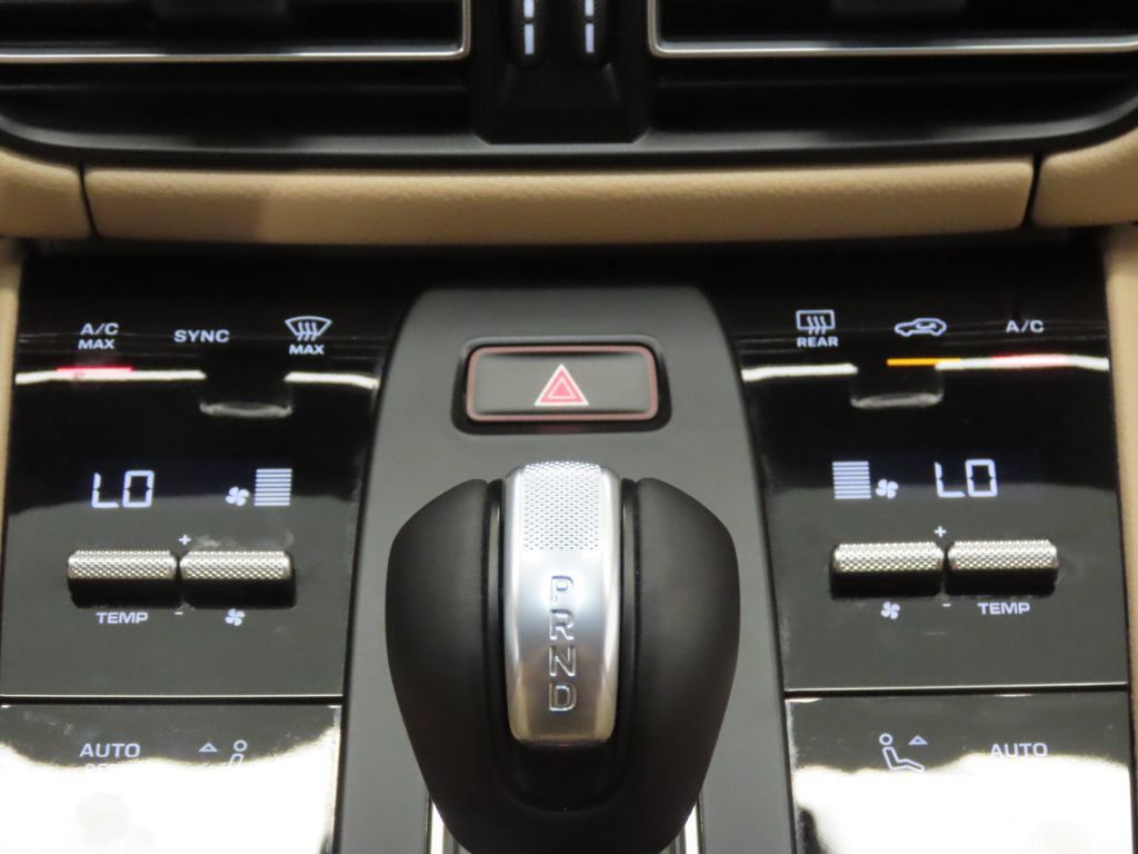 Certified 2026 Porsche Macan AWD/4WD image 26