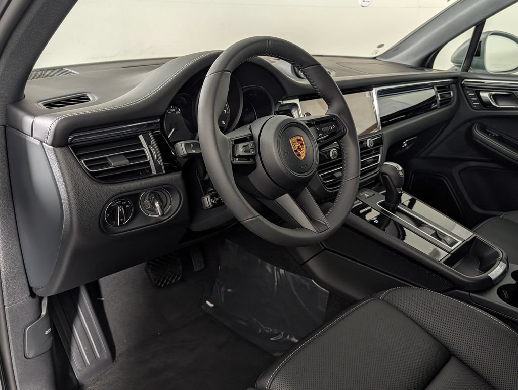 New 2026 Porsche Macan AWD/4WD image 4
