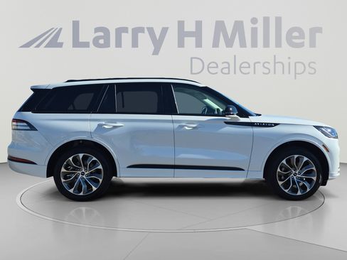 Used 2026 Lincoln Aviator AWD w/ Jet Appearance Package image 6