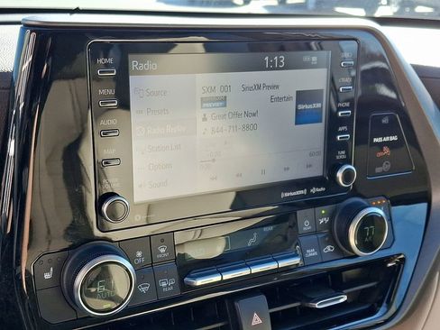 Used 2022 Toyota Highlander XLE image 16