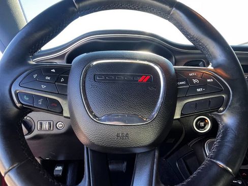 Used 2015 Dodge Challenger SXT image 5