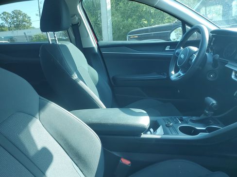 Used 2021 Kia K5 LX FWD image 10