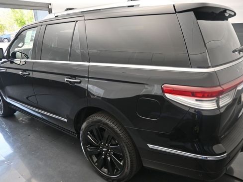 Used 2024 Lincoln Navigator Reserve image 6