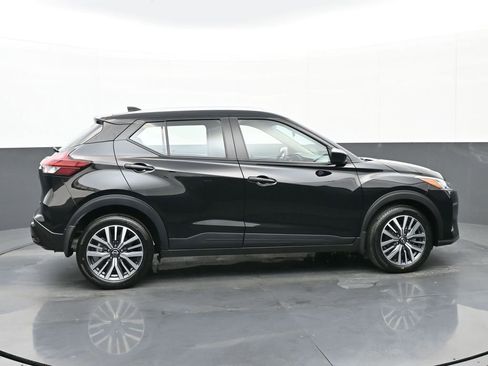 Used 2024 Nissan Kicks SV image 2