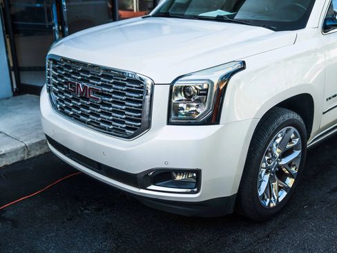 Used 2018 GMC Yukon Denali w/ Open Road Package RWD image 3