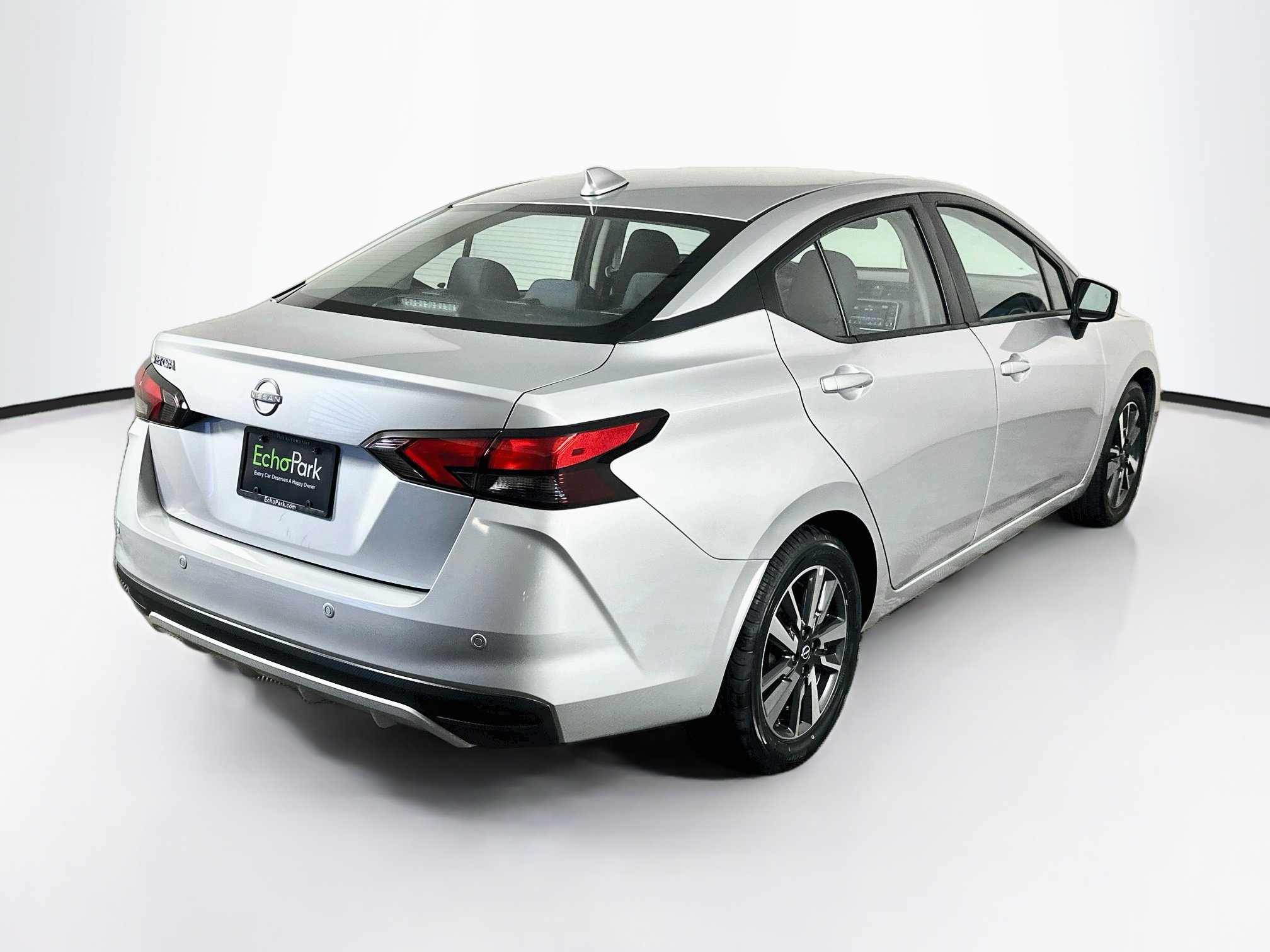 Used 2025 Nissan Versa SV FWD image 9