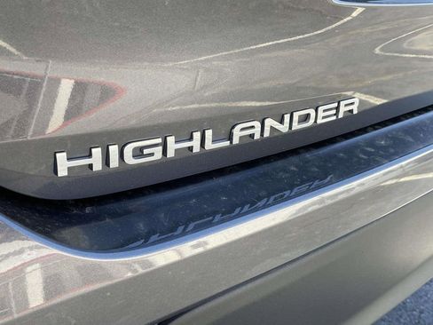 Used 2021 Toyota Highlander XLE image 30