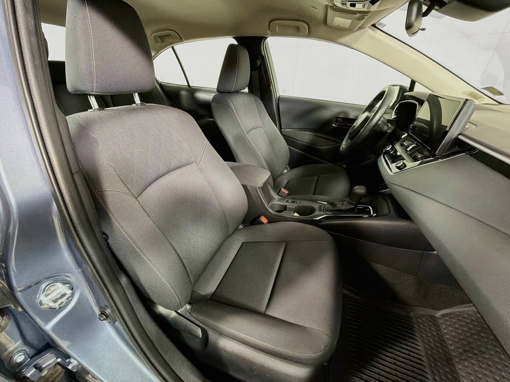 Used 2025 Toyota Corolla LE FWD image 23