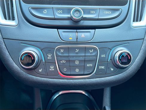 Used 2022 Chevrolet Malibu LT image 16