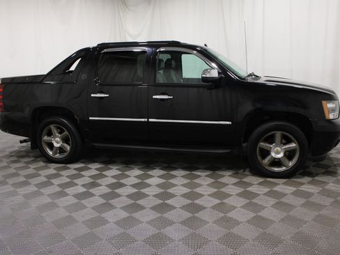 Used 2013 Chevrolet Avalanche LTZ AWD/4WD image 27