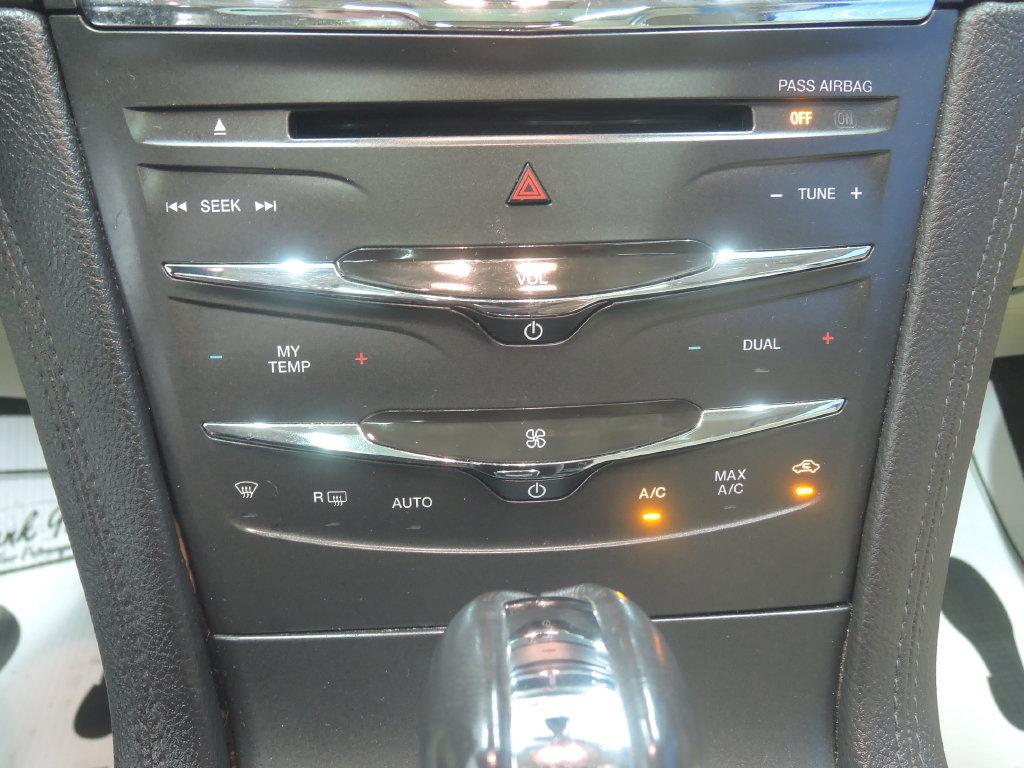 Used 2014 Lincoln MKT AWD w/ Equipment Group 201A image 20