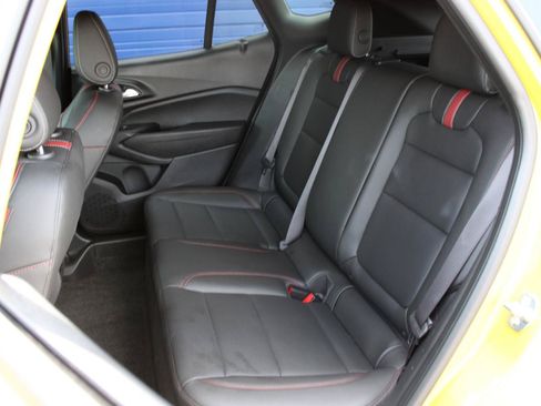 Used 2025 Chevrolet Trax RS w/ Sunroof Package FWD image 37