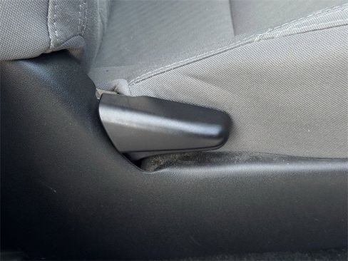 Used 2020 Toyota Tacoma SR5 w/ SR5 Appearance Package (SM) image 28