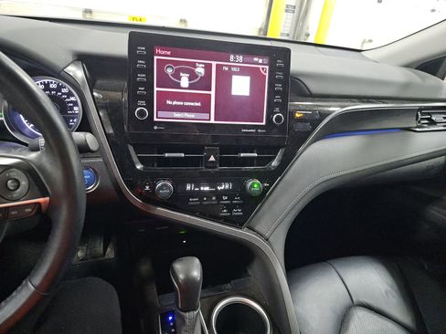 Used 2022 Toyota Camry XLE image 6