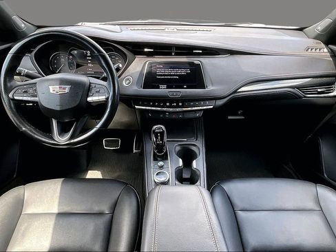 Used 2022 Cadillac XT4 Sport w/ Enhanced Visibility Package AWD/4WD image 9
