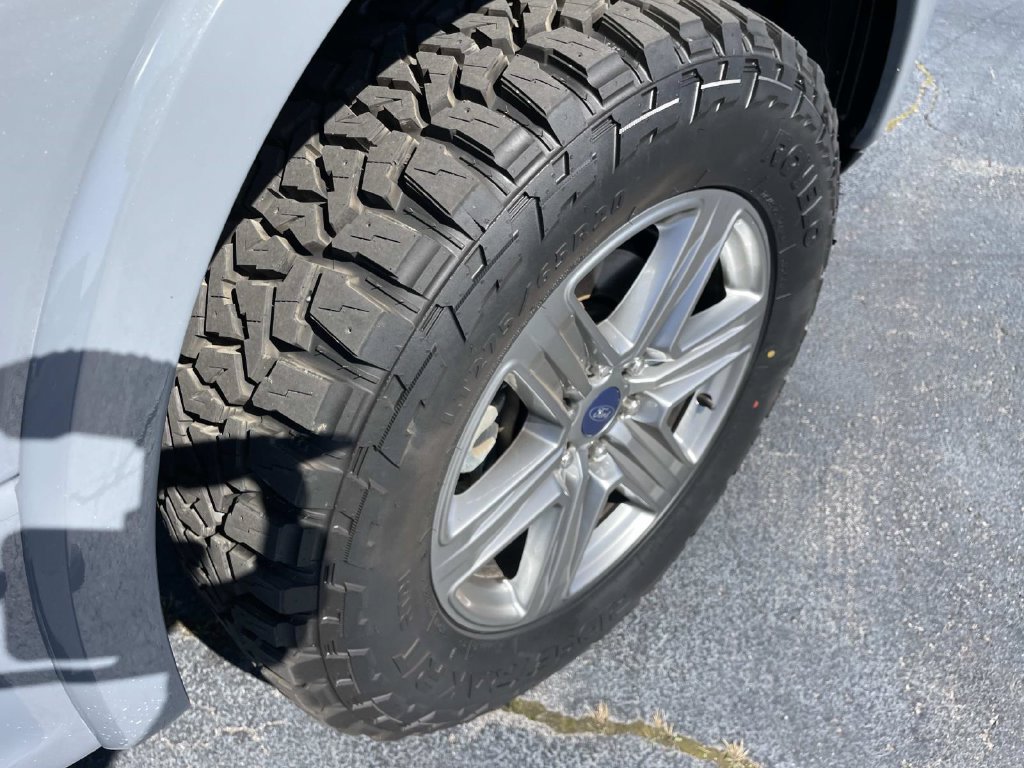 Used 2019 Ford F150 Lariat w/ Equipment Group 502A Luxury AWD/4WD image 34