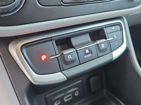 Used 2024 GMC Terrain SLE w/ Driver Convenience Package image 38