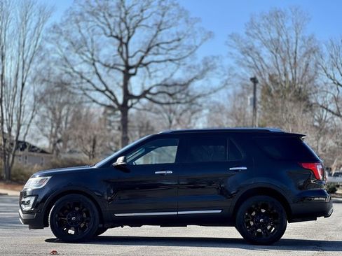 Used 2017 Ford Explorer Platinum image 8