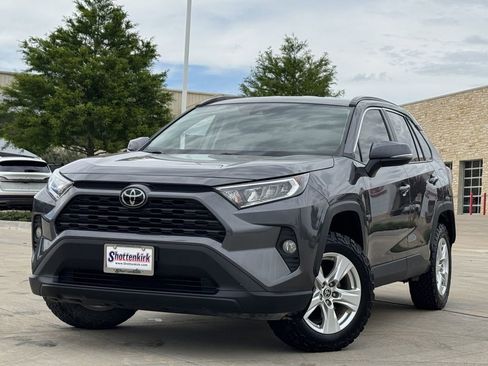 Used 2021 Toyota RAV4 XLE FWD image 2