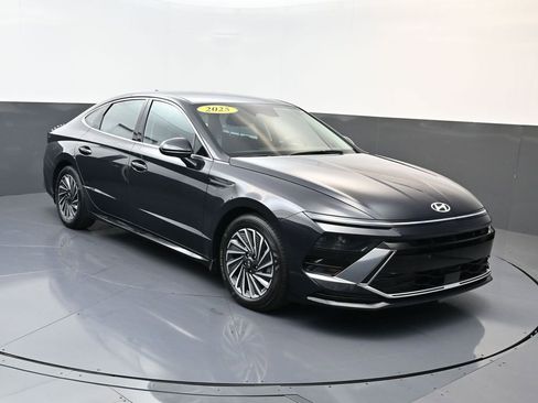 Certified 2025 Hyundai Sonata SEL image 1