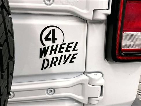 Used 2022 Jeep Wrangler Unlimited Sport AWD/4WD image 9