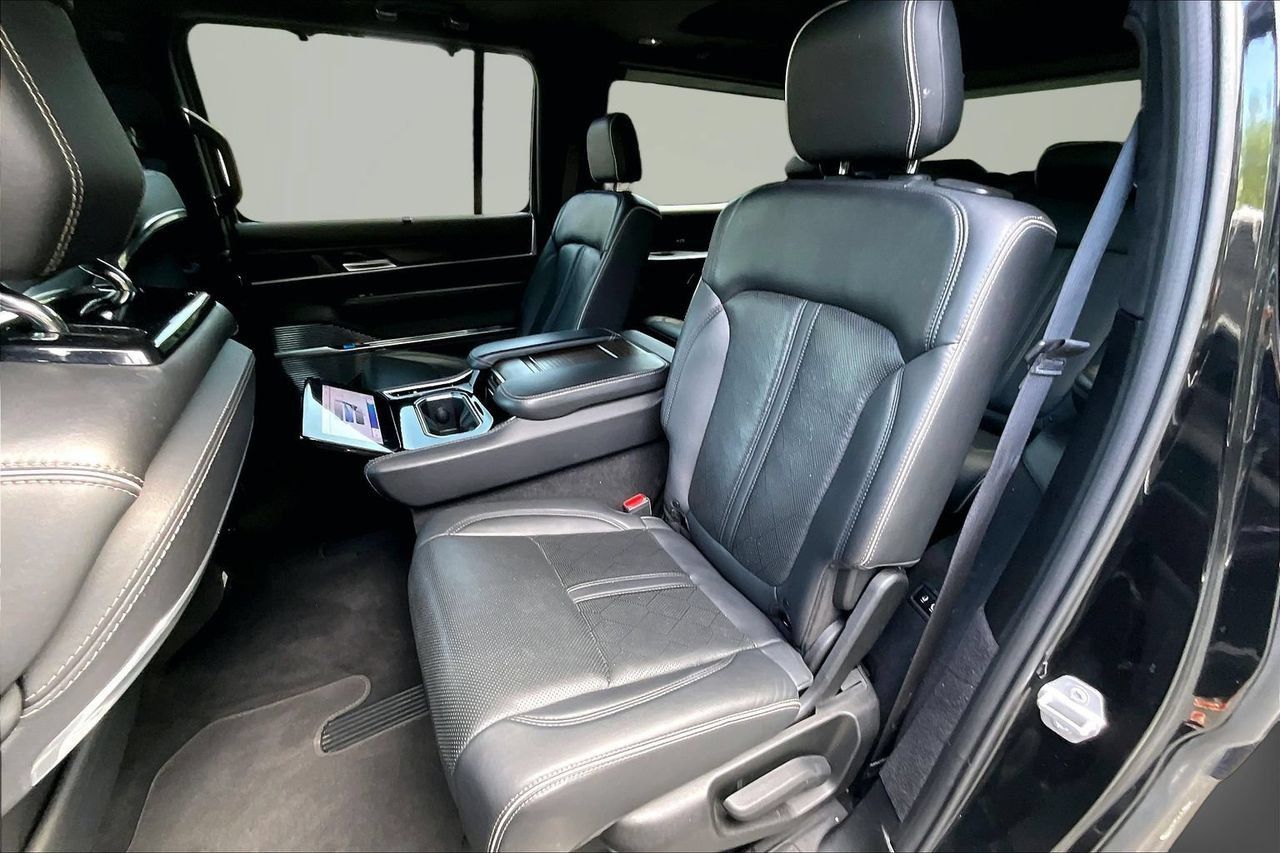 Used 2023 Jeep Grand Wagoneer Series II AWD/4WD image 22