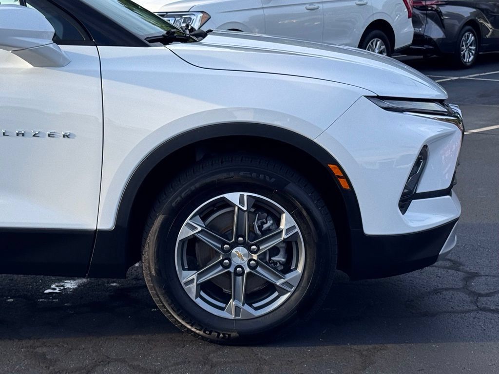 Used 2025 Chevrolet Blazer LT AWD/4WD image 40