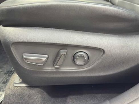 Used 2023 Toyota Highlander XLE FWD image 24