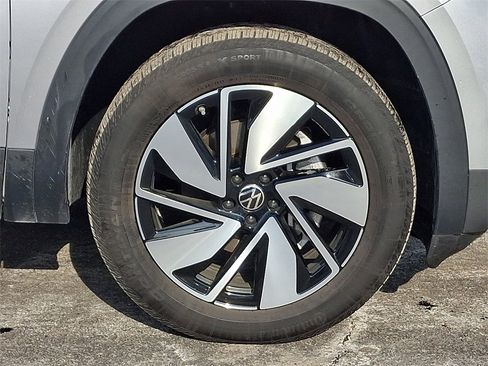 Certified 2025 Volkswagen Atlas SEL image 8