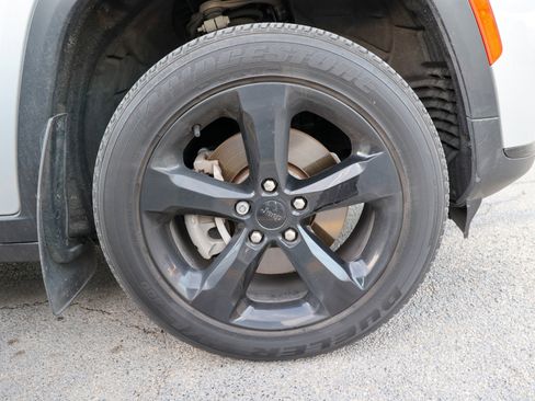 Used 2022 Jeep Grand Cherokee L Laredo image 13