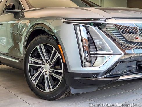 Certified 2024 Cadillac Lyriq Luxury w/ LPO, Floor Liner Package AWD/4WD image 4