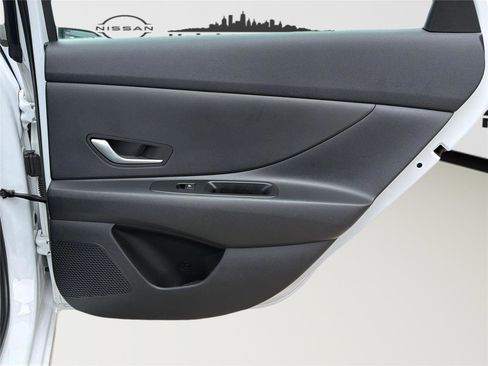 Used 2025 Hyundai Elantra SE FWD image 27