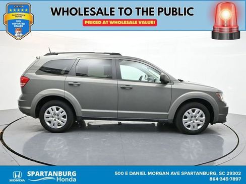 Used 2019 Dodge Journey SE image 5