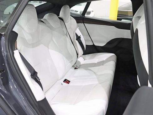 Used 2022 Tesla Model S image 32