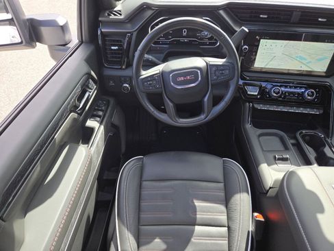 Used 2025 GMC Sierra 2500 AT4X image 32