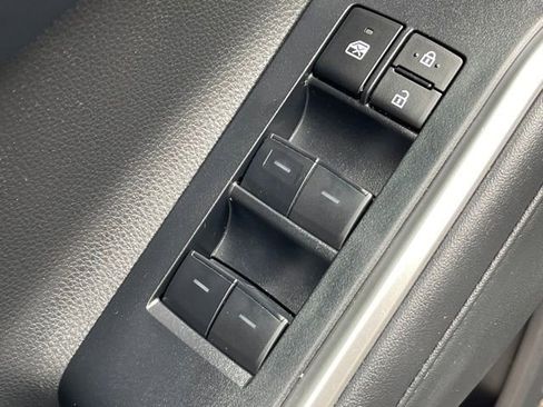 Used 2024 Toyota Highlander LE image 15