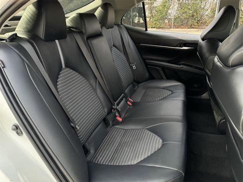 Used 2020 Toyota Camry image 27