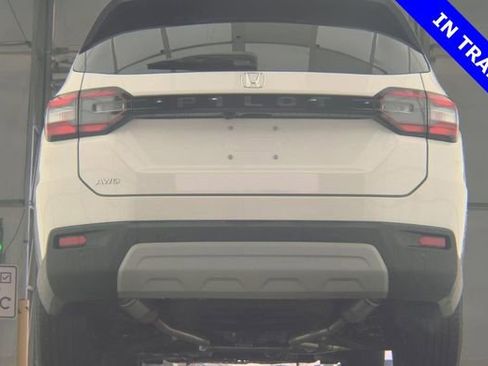 Used 2025 Honda Pilot EX-L image 9