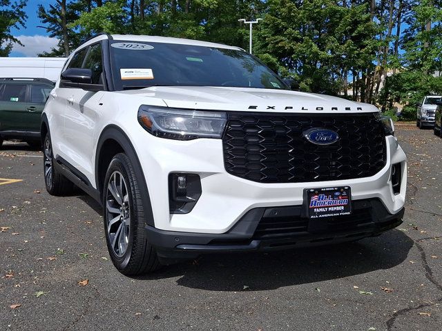 Certified 2025 Ford Explorer ST-Line AWD/4WD image 2