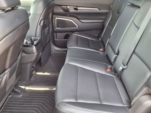 Used 2024 Kia Telluride LX FWD image 11