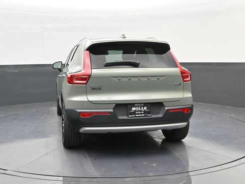 Used 2023 Volvo XC40 B5 Plus AWD/4WD image 6