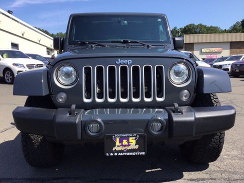 Used 2017 Jeep Wrangler Unlimited Sahara w/ Connectivity Group AWD/4WD image 4