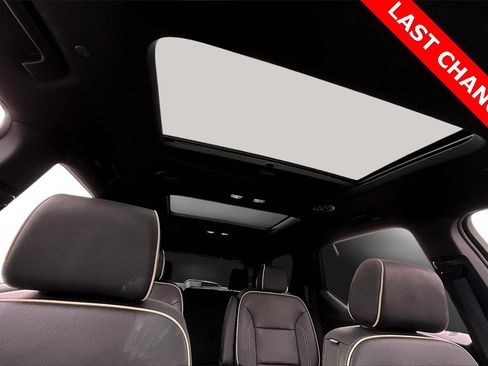 Used 2023 Chevrolet Traverse Premier image 22