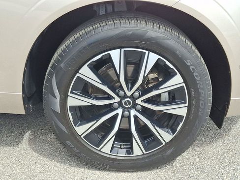Certified 2024 Volvo XC60 B5 Plus w/ Climate Package AWD/4WD image 8