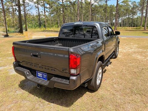 Used 2022 Toyota Tacoma SR5 w/ Technology Package RWD image 6
