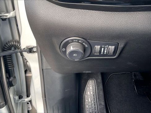 New 2026 Jeep Compass Latitude AWD/4WD image 17